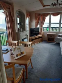 Sea View Static Caravan With Decking - Skipsea Sands Holiday Park - Image 4
