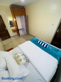 Luxe Haven - Image 2