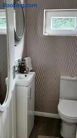 Cheerful 3 bedroom Townhouse with free parking. - Image 4