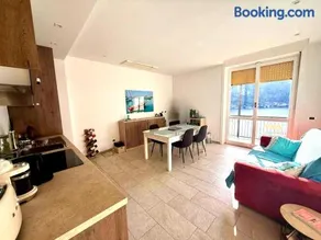 Sky and Lake Suite - Image 4