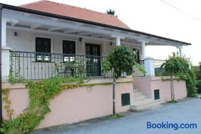 Taverna 1860 Rooms & Apartments - Image 3