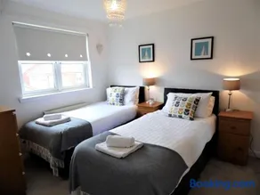 Signature - Brambling House - Image 2