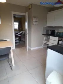 4 Bleach Green Apartments - Image 4