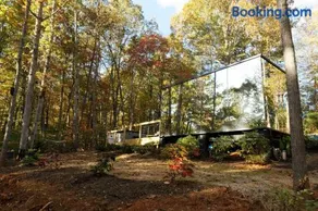 Luxury Mirror House-private, hot tub, 1 way glass - Image 2