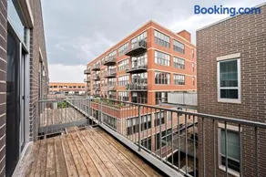 Gym Garage Parking Balcony Sleeps 6 - Image 4