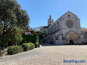 Casette rosse nel borgo medievale di Fossanova - Image 4