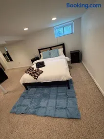 Large Room with Private Bath in Pentagon City - Walk to METRO - Image 1