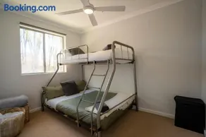 Convenient 2-bedroom apartment - Image 3