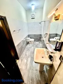 Budget Friendly 2 rooms Suite Stadium Road - Image 4
