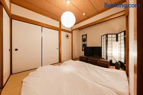 SKY Building 201 - Easy Airport Access & Comfortable Stay - Image 1