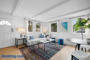 Cozy La Jolla Cottage with Private Patio, Pet Friendly, Driveway Parking - Image 2