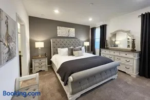 6 Bedroom Desert Retreat - Image 4