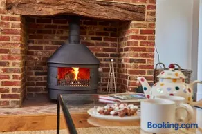 The Coach House, Hambledon - Image 3
