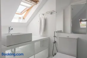 Beautiful Apartment with View of the Tagus River - Image 3