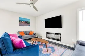 The Modern Mile High! Aviator's Lookout in Quinton! - Image 3