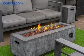 Modern 4BR Family Friendly Retreat with Hot tub - Image 5