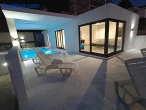 Holiday House "M" Omiš - Newly renovated house with swimming pool, 3 rooms, gym, large terrace with amazing view on town and 6 parkplaces - Image 2