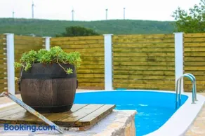 Quiet countryside house with a swimming pool - Image 1
