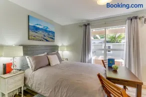 Blue Angels Room Mercer Island - Image 4