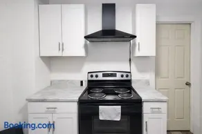 Cozy 2BR Home Near Toledo Hospital - Image 3