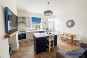 Dale Cottage - Sleeps 6, Cosy Terrace House - Image 1