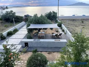 Contemporary, spacious boutique beach house - Image 4