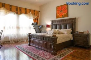 Luxury 3 bed Two full Master Best Location - Image 2