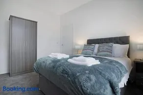 Spacious Retreat with Backyard Bliss, Sleeps 7 - Image 4