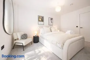 Supernova Suite I Luxury 2BR I Private Balcony I City Centre - Image 2