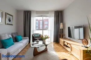 Vivienda con zona de trabajo, piscina y parking - Image 3