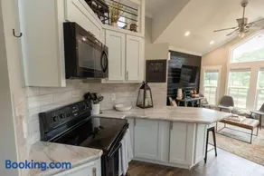 Pets Welcome Tiny House + Guadalupe River Access - Image 3