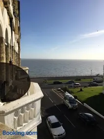 Sea View - Balcony - Free Parking - Image 5
