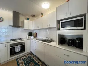 Cosy Bayside Studio - Image 1