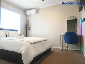 Private Room 2- Affordable Luxury - Image 2