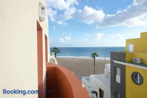 Apartamento con ascensor en primera línea - Image 1
