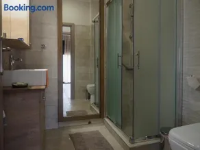 Melissinos Beachfront Apartments - Image 1