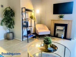 City Centre Riverside Apartment - Image 2