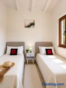 Villa Corallo Stylish Villa 300m from the Beach - Image 3