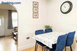 East Street, Town Centre, 2 Bedrooms - Image 4