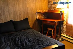 Private bedrooms+free parking - Image 4