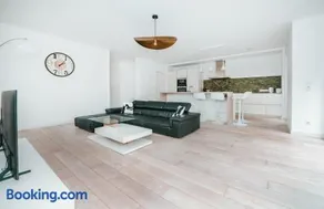 Modern 2 Bed with Garden - Bridel - Image 3