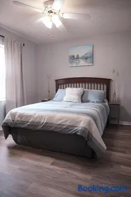 Spacious Home, 15 minutes to Beach - Image 4
