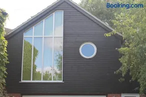 Pear Tree House Studio - Image 3