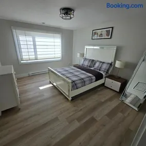Urban Oasis Stylish 3BR Home Near Moncton, Dieppe Airport Free Parking - Image 2