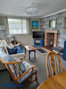 2 bedroom chalet bungalow on Humberston Fitties. - Image 5