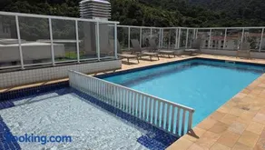 Apê Climatizado com Varanda Gourmet, Piscina, a 250 metros da Praia das Toninhas - Image 1