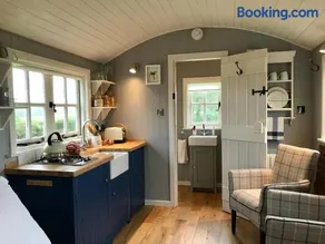 Sheelin Huts Blue, Hot-tub available From 1st April until 1st November - Image 2