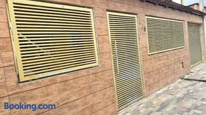 Casa espaçosa, 03 Quartos, Área Gourmet, Garagem - Image 4