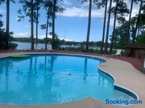 Dragons Island Cottage - Waterfront, pet friendly, dock and private pool - Image 1
