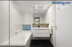 Private Beachside Townhouse, 150m walk from beach - Image 4